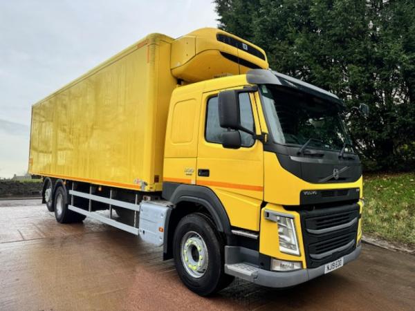 VOLVO FM 330 EURO 6 (SLEEPER CAB)