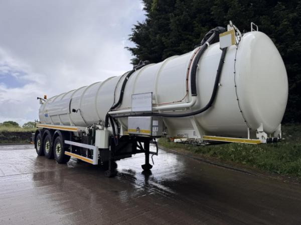 WHALE STAINLESS STEEL VACUUM TANKER