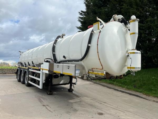 WHALE STAINLESS STEEL VACUUM TANKER