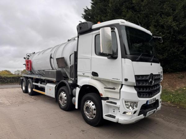 MERCEDES AROCS 3240 E6 (SLEEPER CAB)