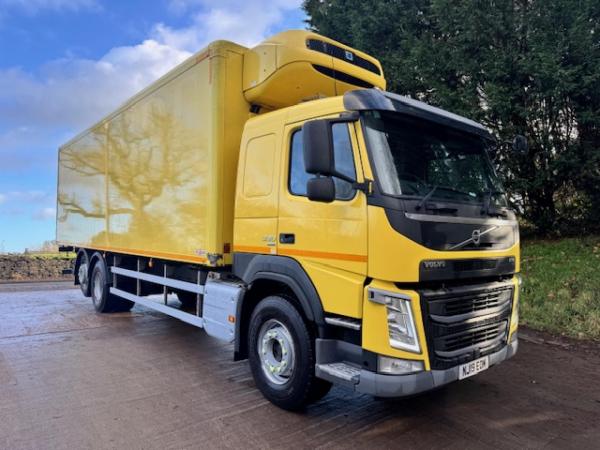 VOLVO FM 330 EURO 6 (SLEEPER CAB)