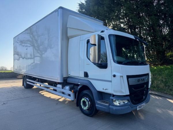 DAF LF 180 EURO 6 12T (SLEEPER CAB)